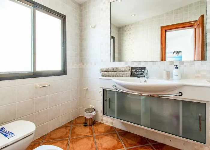 Isabel Sol Вілла Адехе