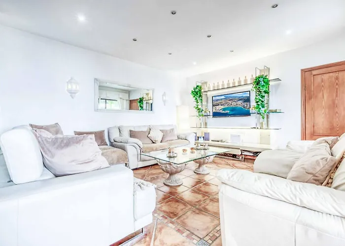 Isabel Sol Вілла *